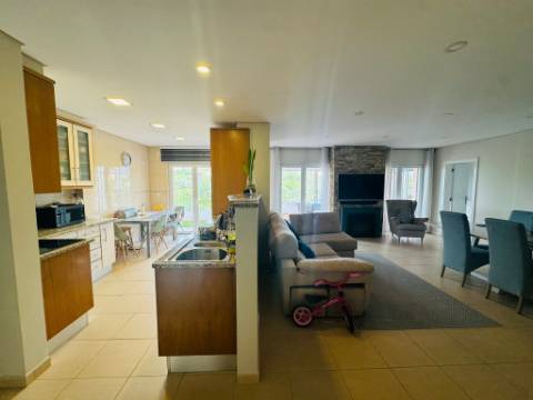 Apartamento T2+1 com terraço em Pechão