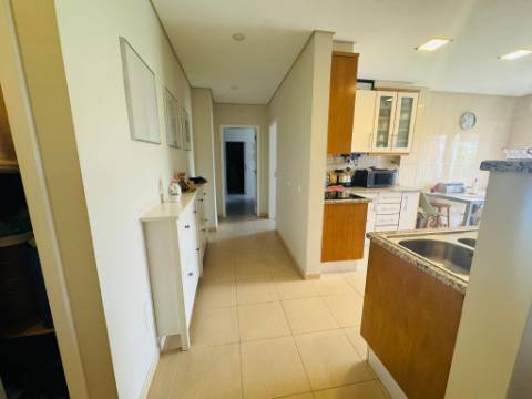 Apartamento T2+1 com terraço em Pechão