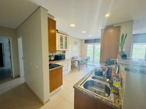Apartamento T2+1 com terraço em Pechão