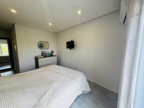 Apartamento T2+1 com terraço em Pechão