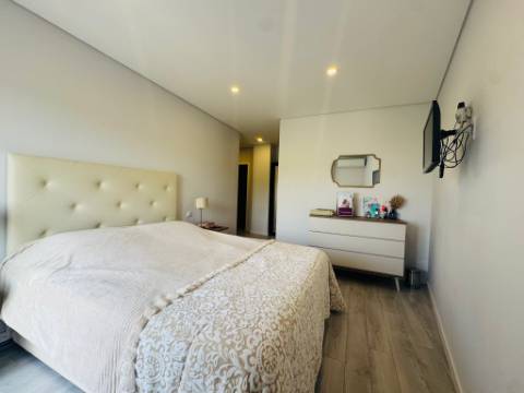 Apartamento T2+1 com terraço em Pechão