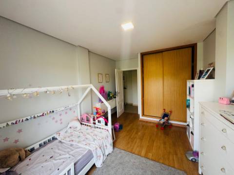 Apartamento T2+1 com terraço em Pechão