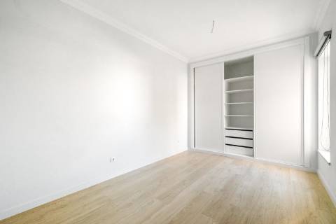 Apartamento T1 Totalmente Renovado em Faro