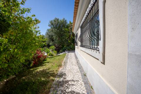 EXCLUSIVIDADE

Magnifica propriedade terrea num jardim maduro.