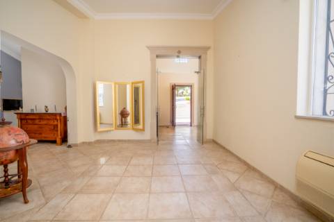 EXCLUSIVIDADE

Magnifica propriedade terrea num jardim maduro.