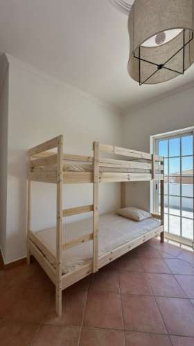Elegante Moradia V5 com Piscina, Jacuzzi e Amplas Áreas de Lazer