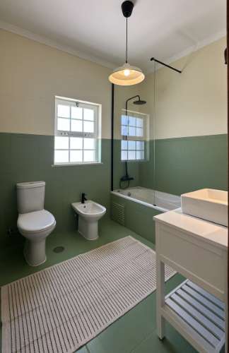 Elegante Moradia V5 com Piscina, Jacuzzi e Amplas Áreas de Lazer