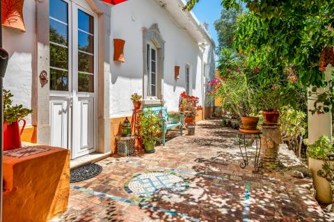 Uma Alma Boémia no Coração do Algarve! Magnífica Quinta Tradicional de Charme | 8 Quartos | Pátio | Jardim | Moncarapacho'