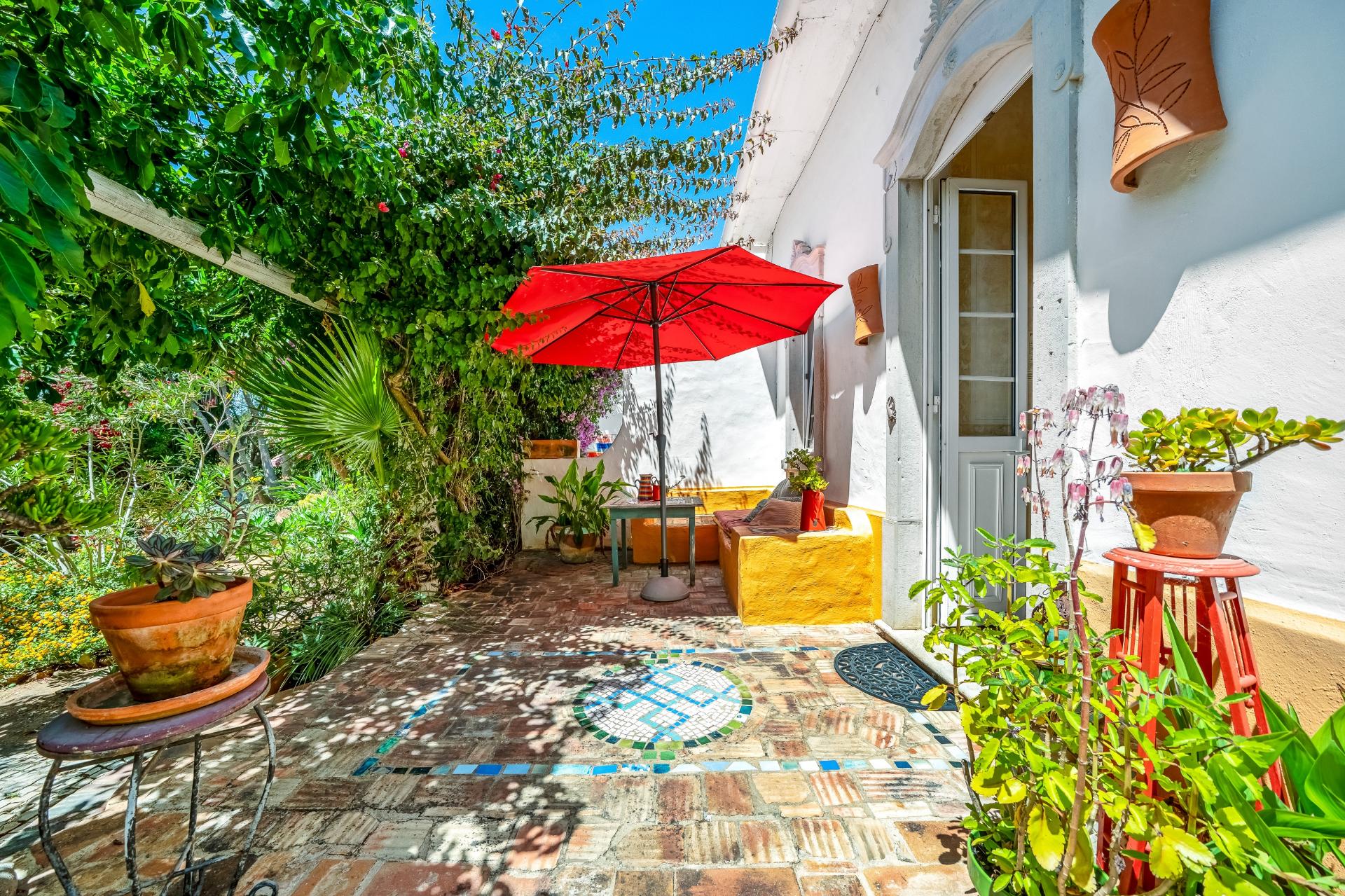 Uma Alma Boémia no Coração do Algarve! Magnífica Quinta Tradicional de Charme | 8 Quartos | Pátio | Jardim | Moncarapacho'
