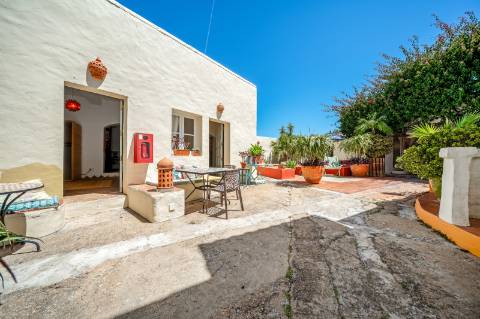 Uma Alma Boémia no Coração do Algarve! Magnífica Quinta Tradicional de Charme | 8 Quartos | Pátio | Jardim | Moncarapacho'