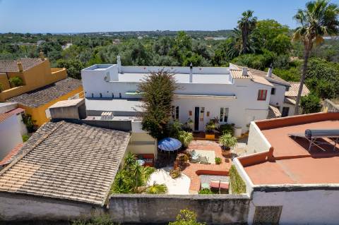 Uma Alma Boémia no Coração do Algarve! Magnífica Quinta Tradicional de Charme | 8 Quartos | Pátio | Jardim | Moncarapacho'