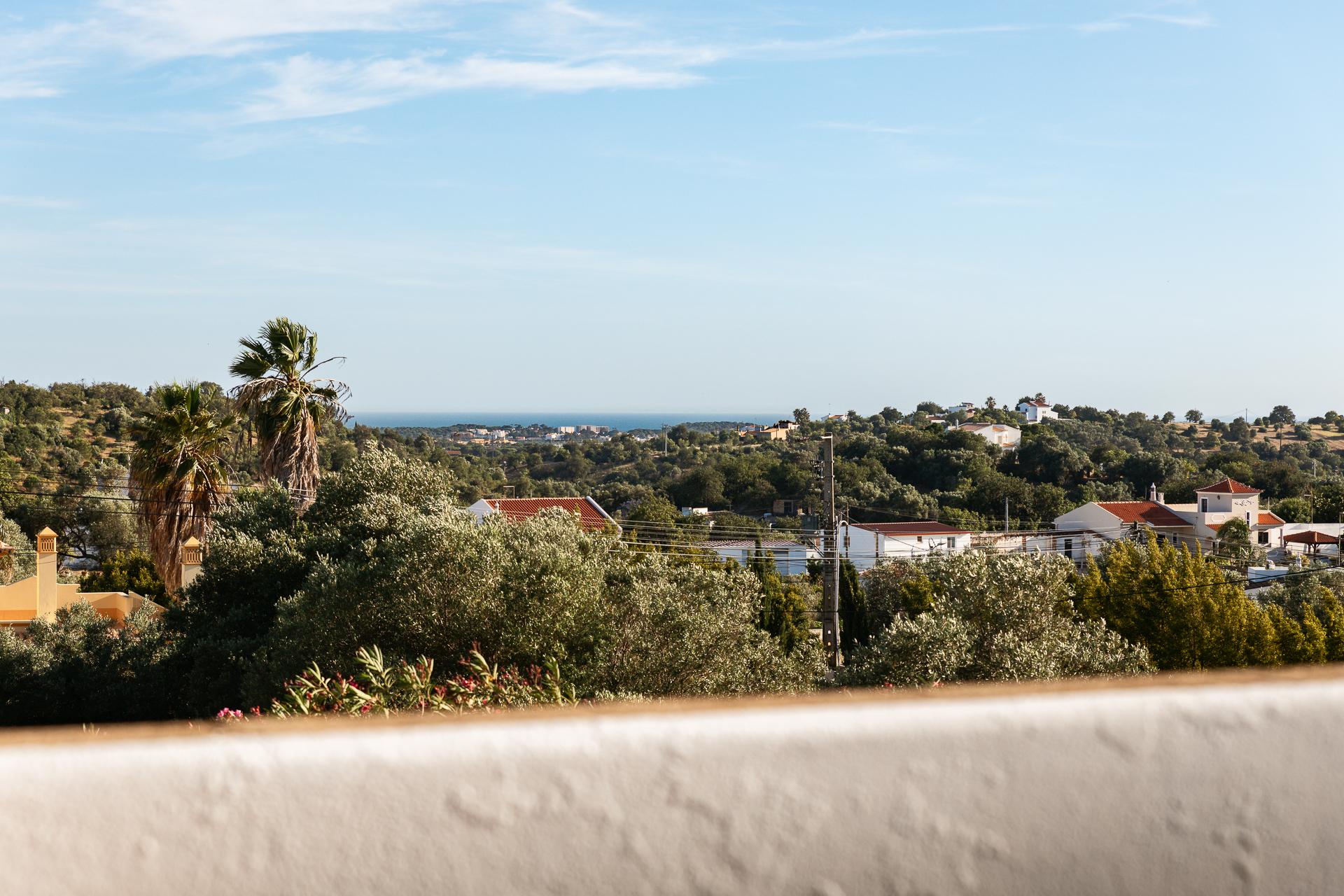 Espaçosa Moradia T7 com Piscina Aquecida e Jardins Paisagísticos