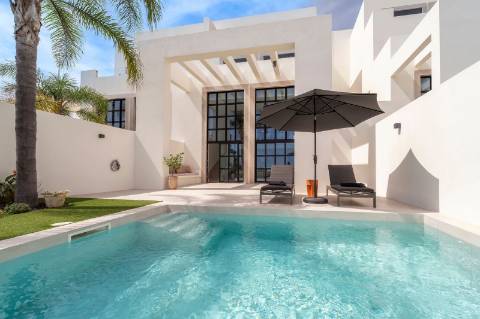 Moradia contemporânea excecional com vistas deslumbrantes sobre o mar