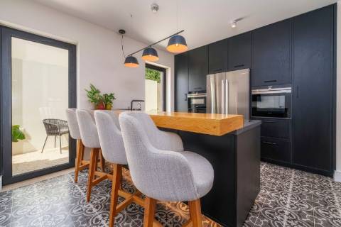 Moradia contemporânea excecional com vistas deslumbrantes sobre o mar