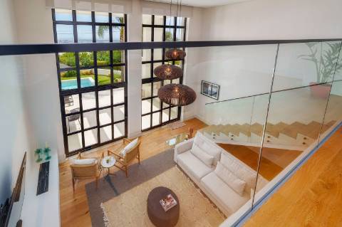 Moradia contemporânea excecional com vistas deslumbrantes sobre o mar