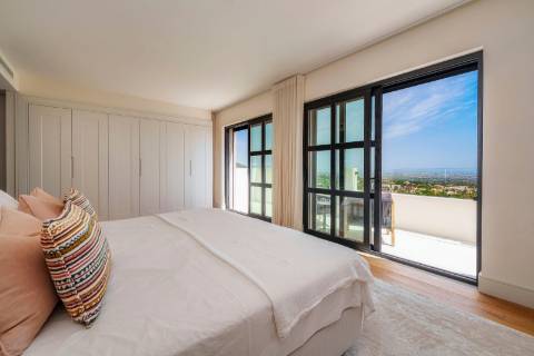 Moradia contemporânea excecional com vistas deslumbrantes sobre o mar