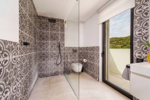Moradia contemporânea excecional com vistas deslumbrantes sobre o mar
