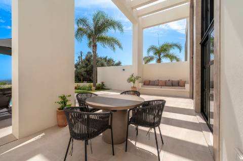 Moradia contemporânea excecional com vistas deslumbrantes sobre o mar