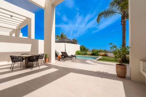 Moradia contemporânea excecional com vistas deslumbrantes sobre o mar