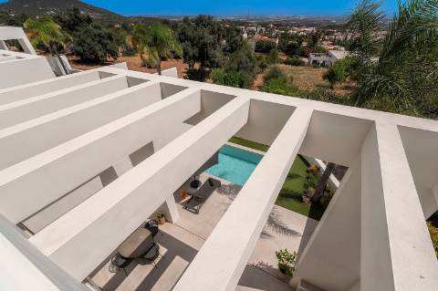 Moradia contemporânea excecional com vistas deslumbrantes sobre o mar