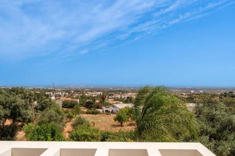 Moradia contemporânea excecional com vistas deslumbrantes sobre o mar