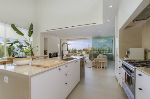 Moradia nova de 3 quartos com vista mar em St.Barbara de Nexe