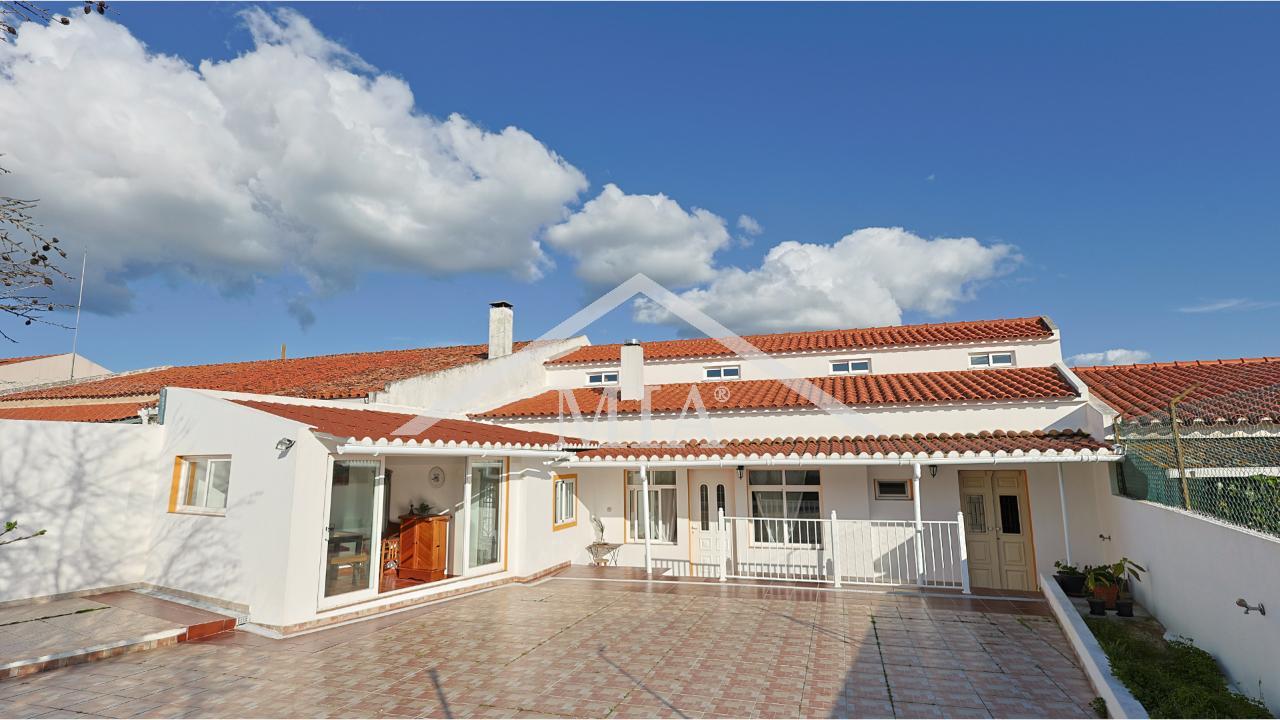 Um autêntico refúgio no coração do Alentejo,...