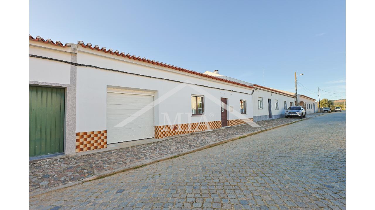 Um autêntico refúgio no coração do Alentejo,...