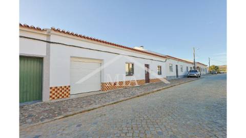 Um autêntico refúgio no coração do Alentejo,...