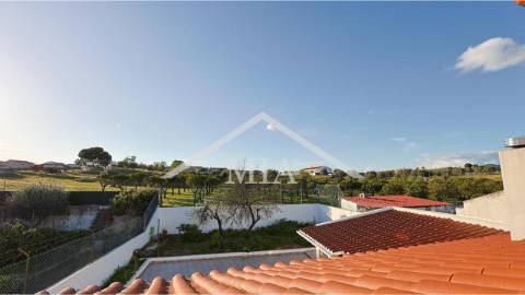 Um autêntico refúgio no coração do Alentejo,...