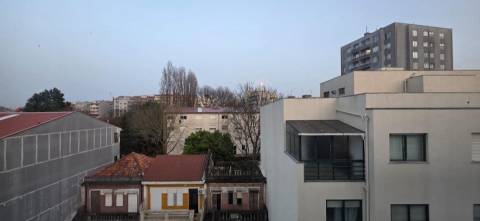 Descobre esta apartamento T2 com vista mar.