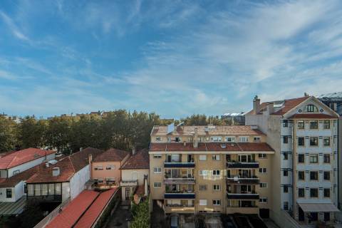 Penthouse T2 Exclusiva na Foz: Terraço Jardim de 400m2 e Vista Mar  Apartamento Recuado na Rua Marechal Saldanha