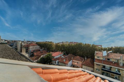 Penthouse T2 Exclusiva na Foz: Terraço Jardim de 400m2 e Vista Mar  Apartamento Recuado na Rua Marechal Saldanha