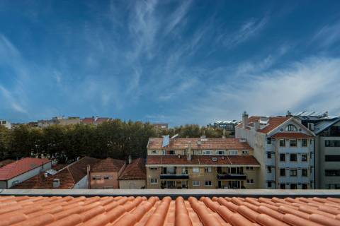 Penthouse T2 Exclusiva na Foz: Terraço Jardim de 400m2 e Vista Mar  Apartamento Recuado na Rua Marechal Saldanha