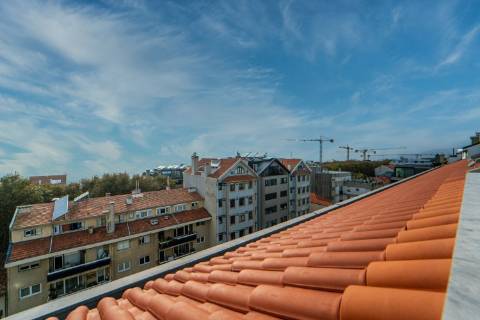 Penthouse T2 Exclusiva na Foz: Terraço Jardim de 400m2 e Vista Mar  Apartamento Recuado na Rua Marechal Saldanha