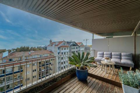 Penthouse T2 Exclusiva na Foz: Terraço Jardim de 400m2 e Vista Mar  Apartamento Recuado na Rua Marechal Saldanha