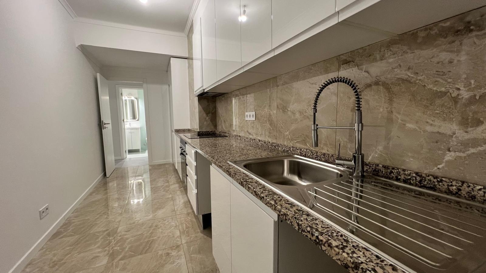 Remodelado a estrear | Portimão | T3 | 2 WC's | 2 varandas | Vista mar 