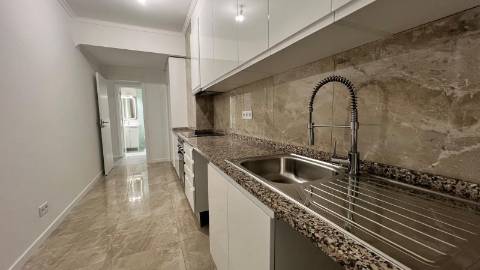 Remodelado a estrear | Portimão | T3 | 2 WC's | 2 varandas | Vista mar 