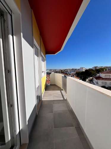 Remodelado a estrear | Portimão | T3 | 2 WC's | 2 varandas | Vista mar 