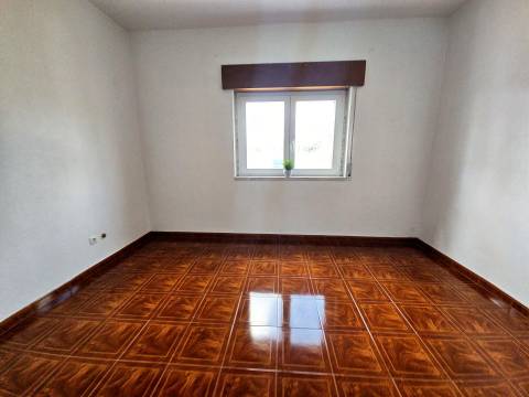 CARTAXO | MORADIA ISOLADA | T2 | SÓTÃO l LAVANDARIA | CHURRAQUEIRA | ANEXO | TERRENO | ESPAÇO PARA CRESCER